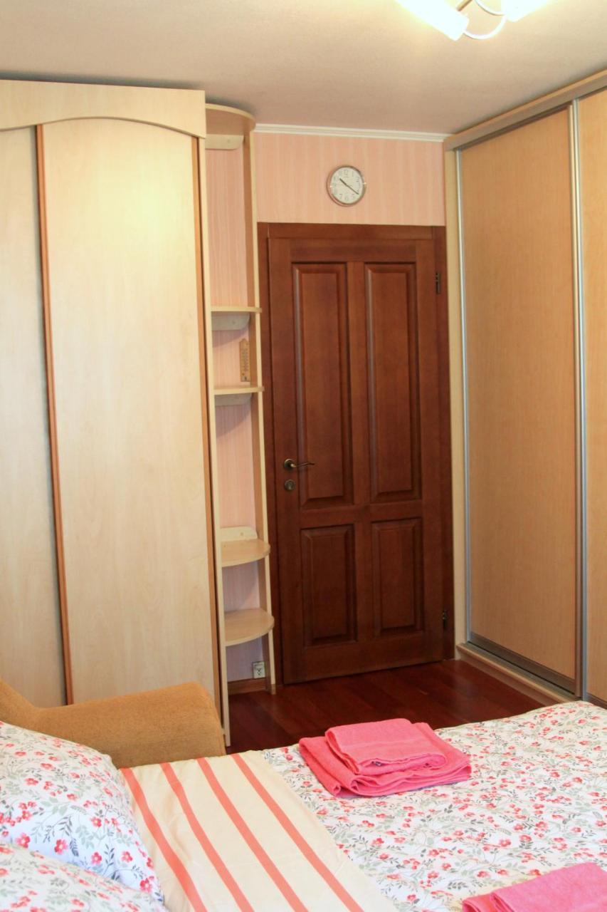 Apartment Near Metro Akademgorodok Kiev Eksteriør bilde